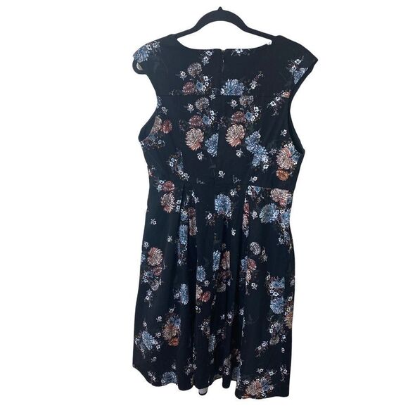 Torrid Floral Fit and Flare Dress Sz 12 - Picture 3 of 5